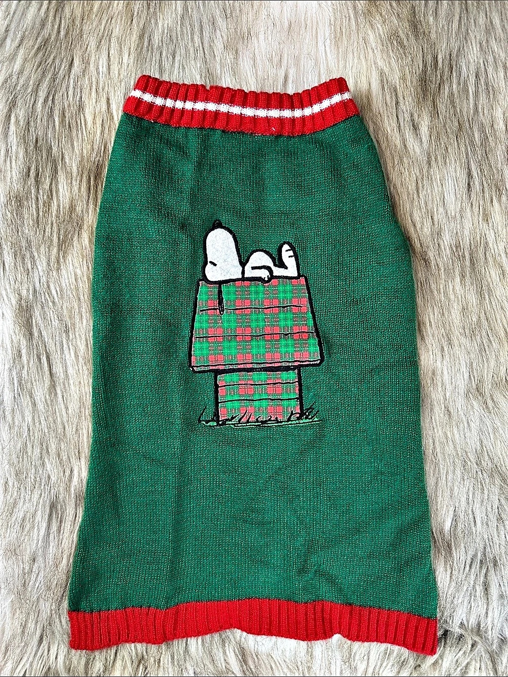 Peanuts Snoopy Christmas Dog Sweater Large Green Red Plaid Holiday